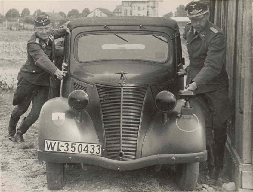 (D-mil-airf_35-45)_WL_350433_Ford_Eiffel_staff_car-vbwebautogallery
