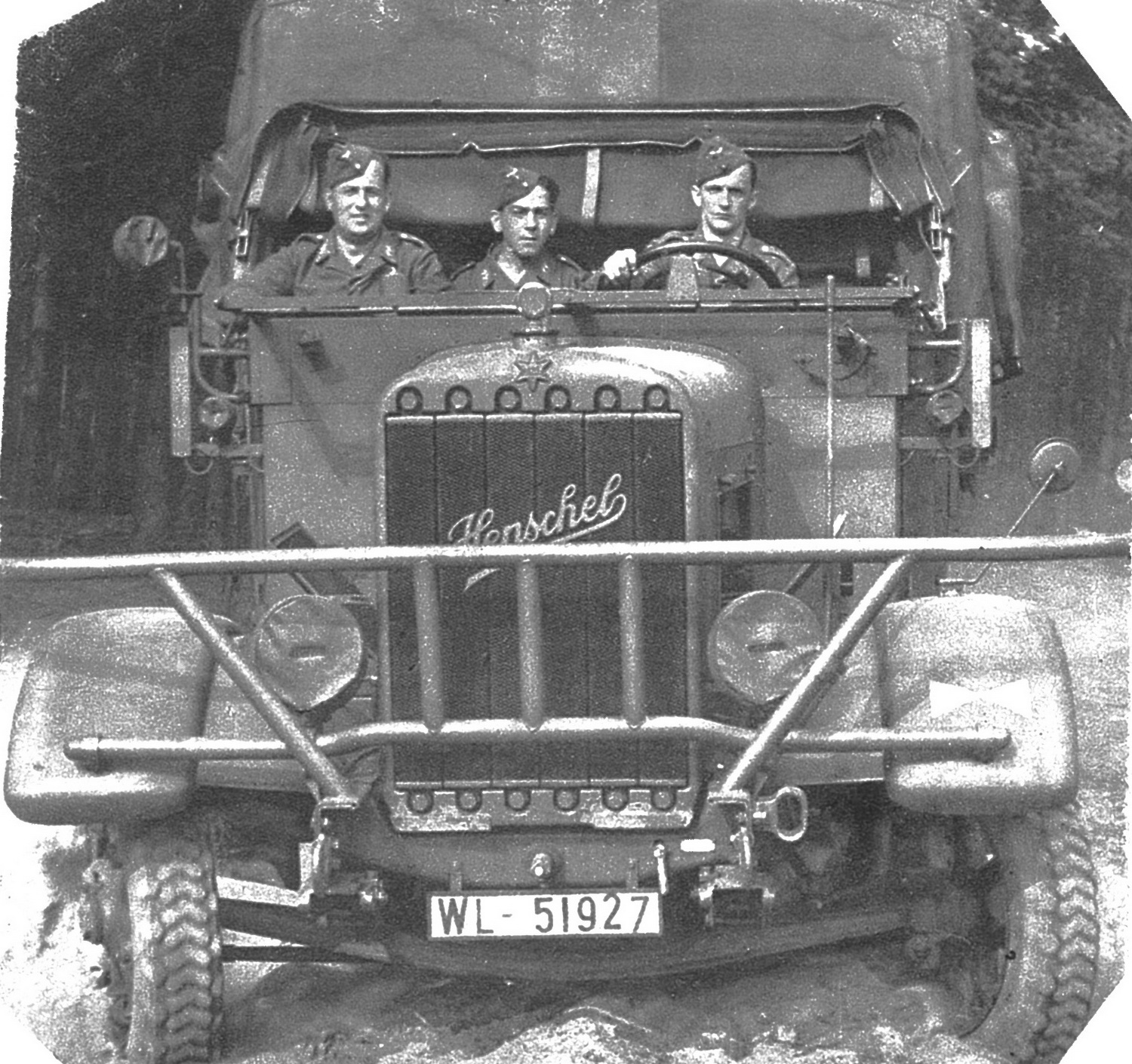 (D-mil-airf_35-45)_WL_51927_Henschel_lorry-vbD734KS