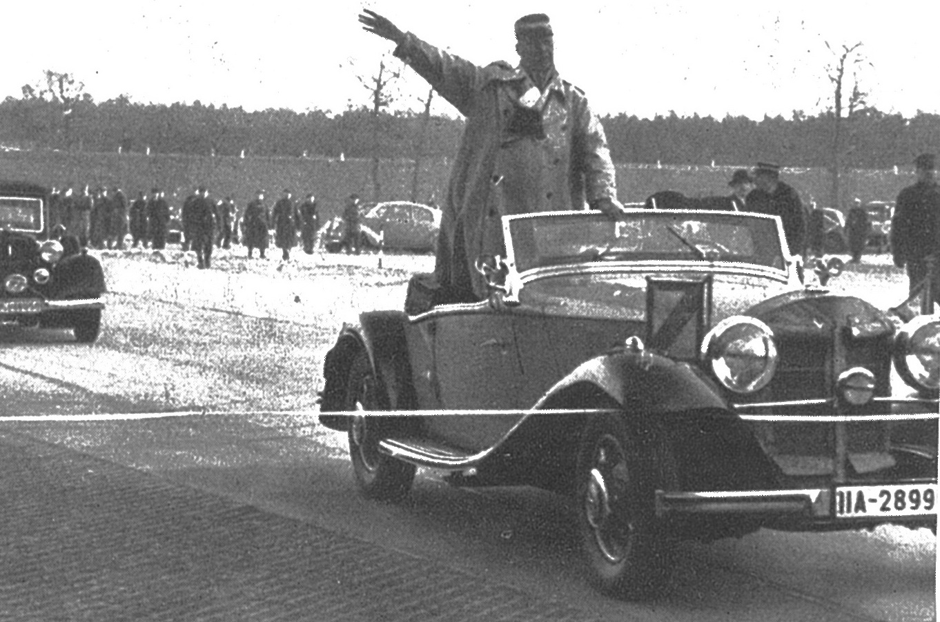 (D_Bavaria,Munich_01-39)_2_A_2899_M-B_staff_car-vbKS