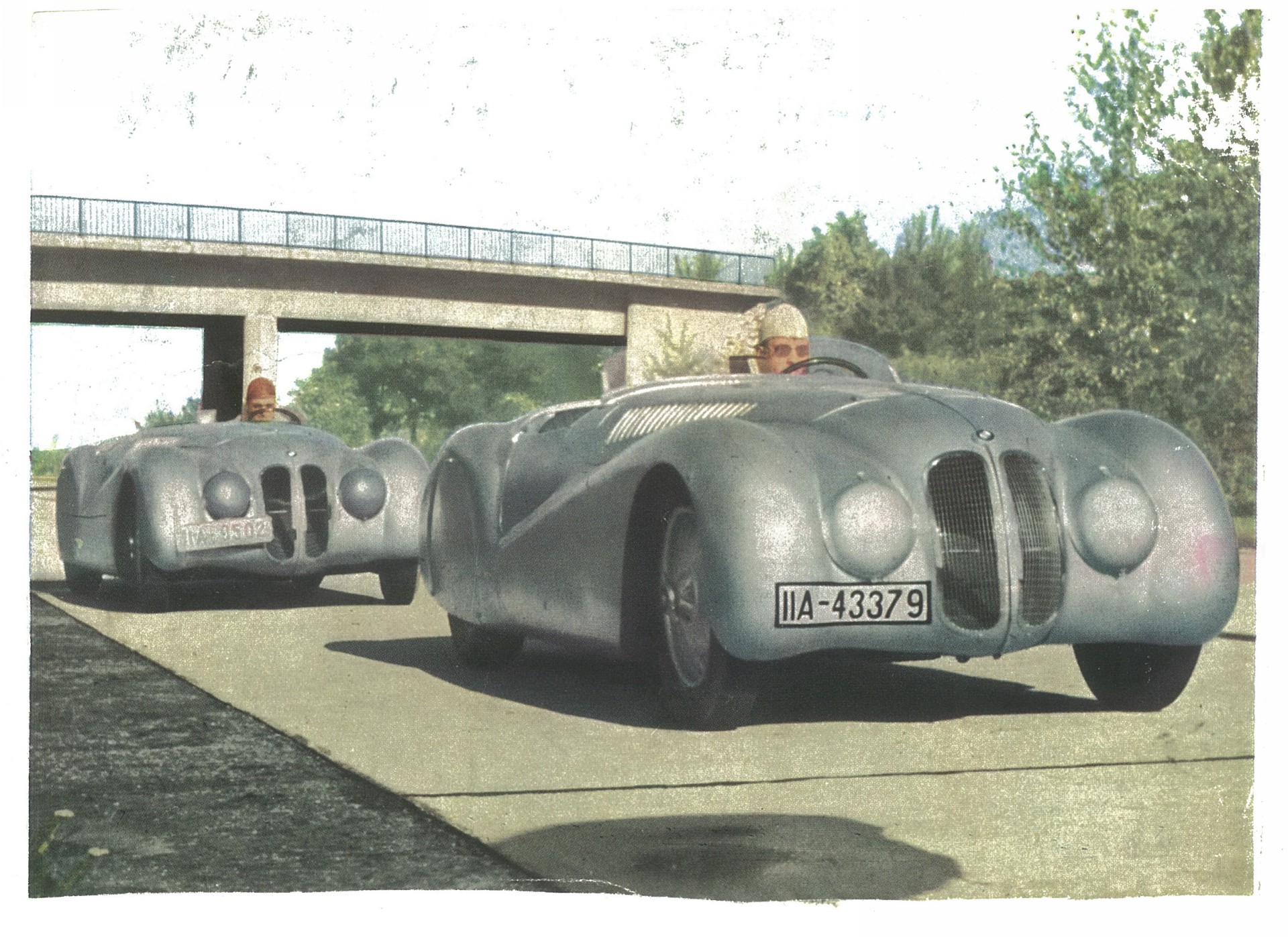 (D_Bavaria,Munich_01-39)_2_A_43379_f_BMW_racer-vbKS