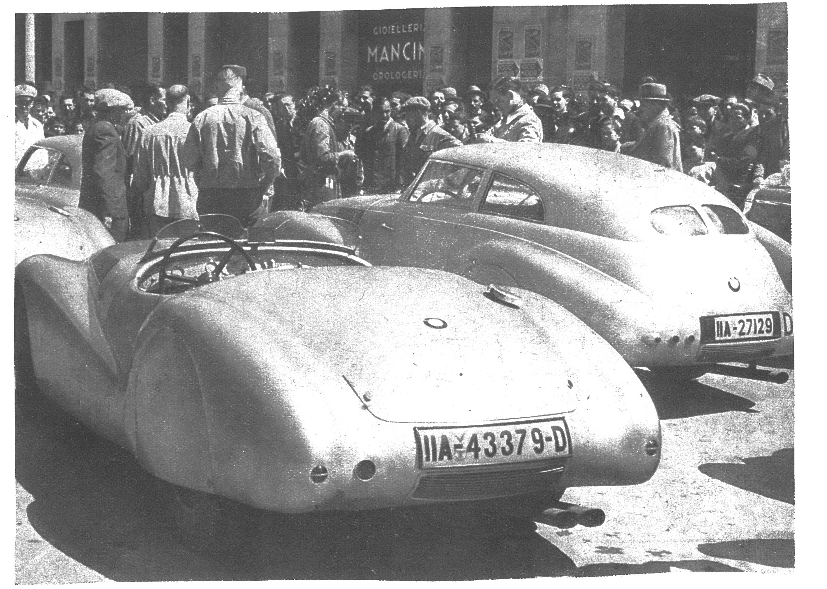 (D_Bavaria,Munich_01-39)_2_A_43379_r_BMW_racer-vbKS