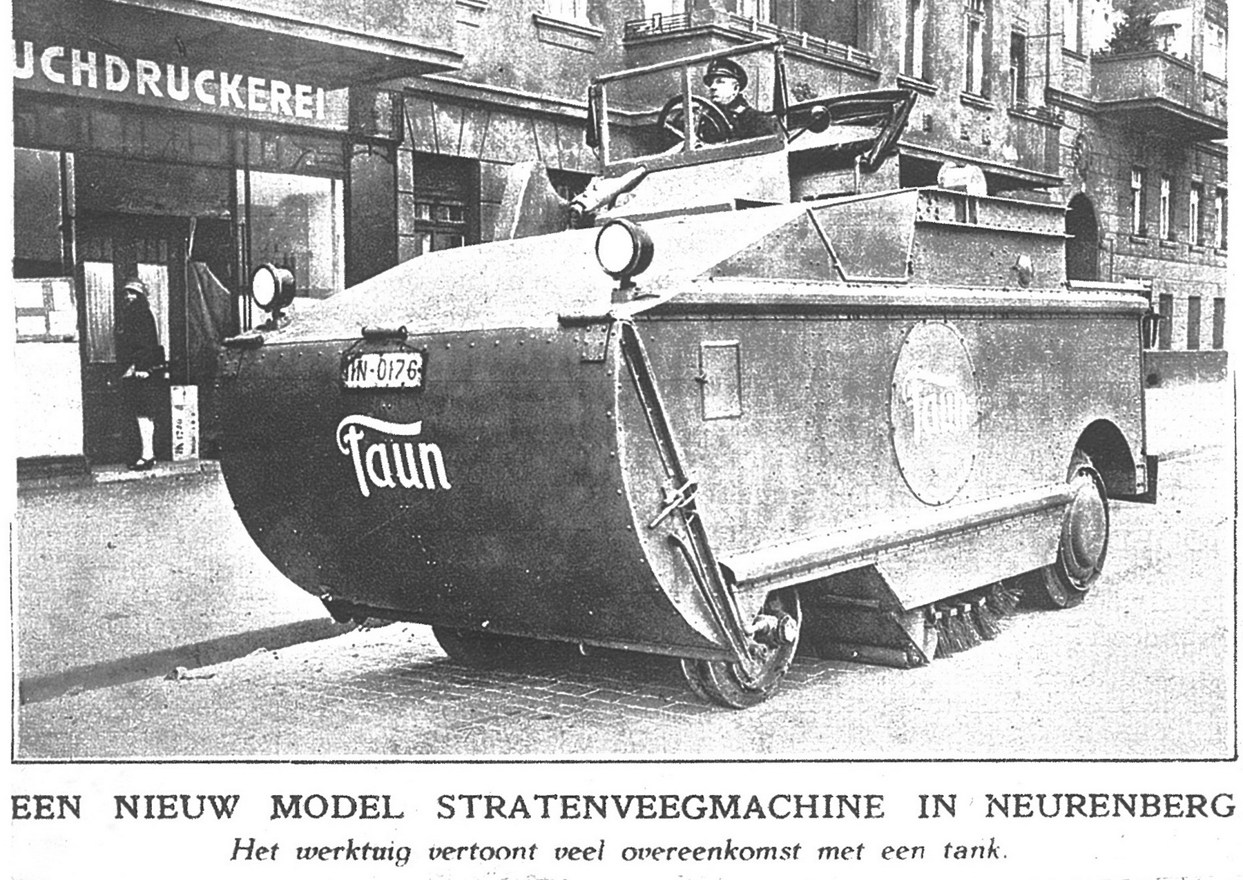 (D_Bavaria,Nuremburg_01-39-dlr)_2_N-0176_(r-w)_Faun_tank-vbKS