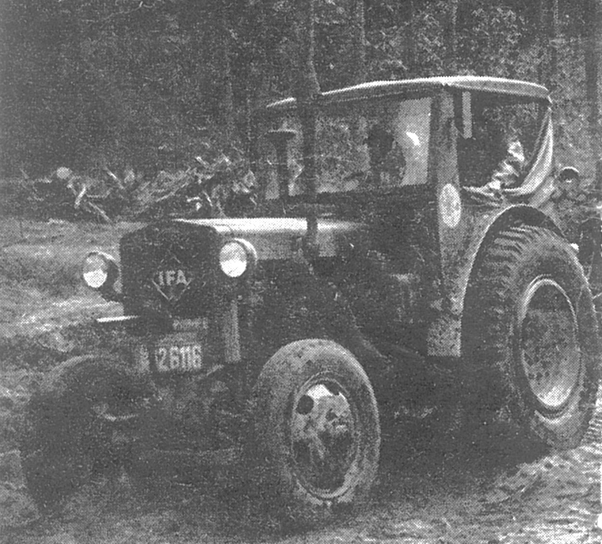 (D_Sovz_45-56)-Mecklenburg_sm_q26116_IFA_tractor-vb4533KS