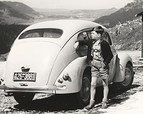 (D_USz_48-56)-Bavaria_ab_26-3881_1953FordTaunus_anon