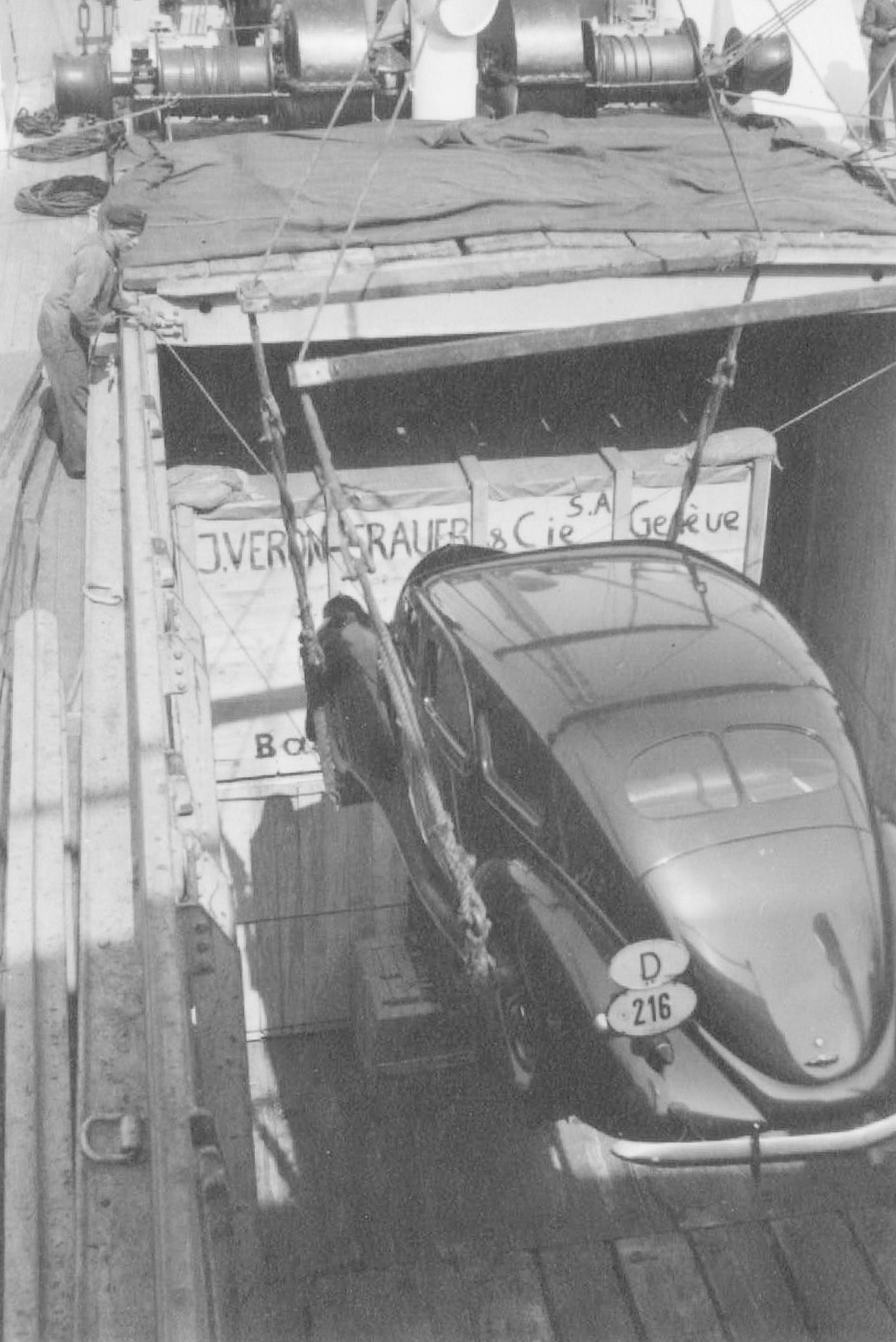(D-temp_07-39)-Bremerhaven_36-42_216_(b-w)_Lincoln_Zephyr-vbCS