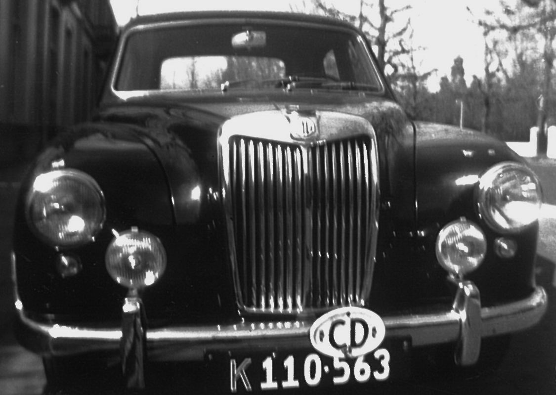 (DK-cd_50-58_oos)-Copenhagen_K_110-563_CD_oval_(r,w-b)_MG_Magnette_ZA-vbDK930KS