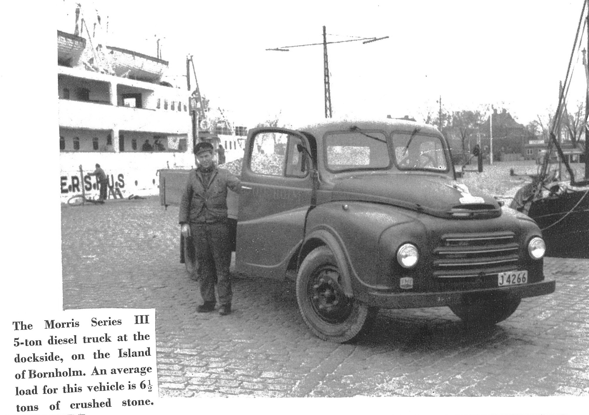(DK-comv_50-58)-Bornholm,Ronne_J_4266_(b-y)_Morris_lorry-vbDK824KS
