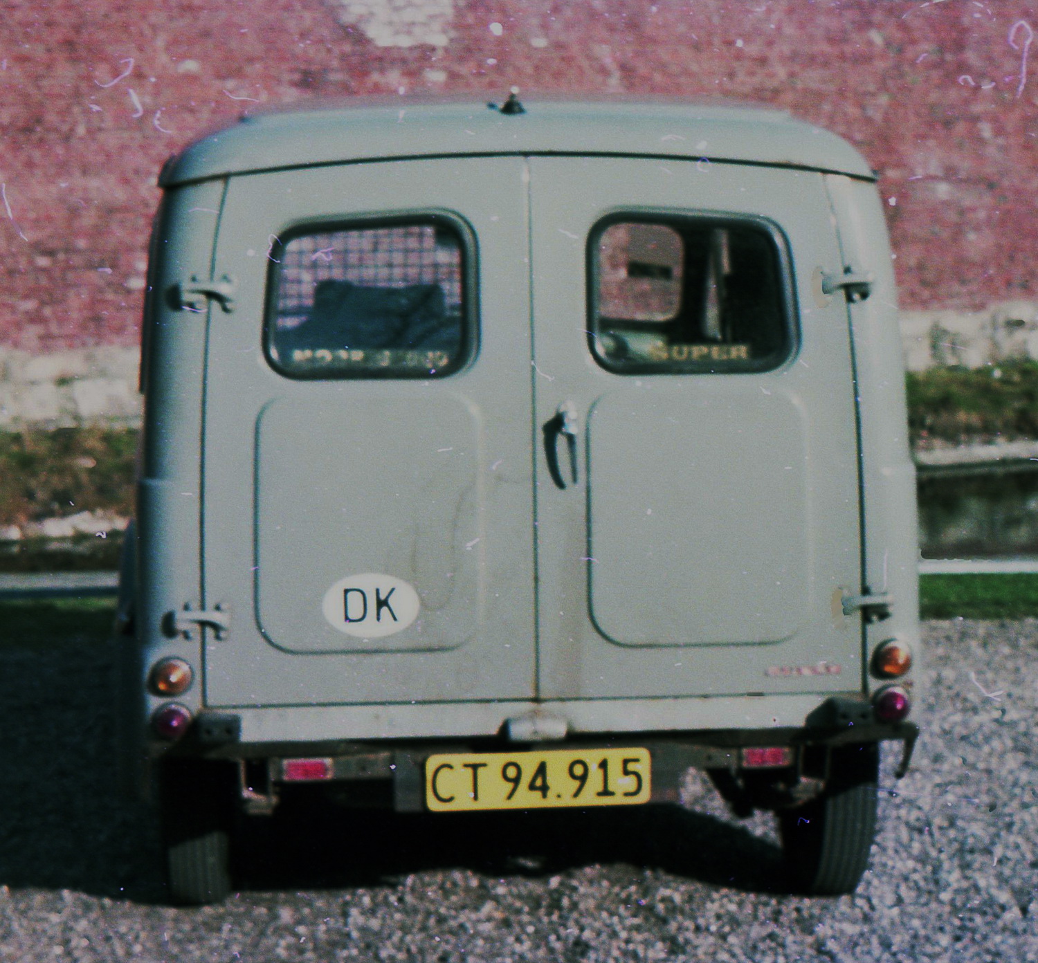 (DK_68-76)-uncoded(comv)_CT_94_915_(b-y)_MMinor_van-BL