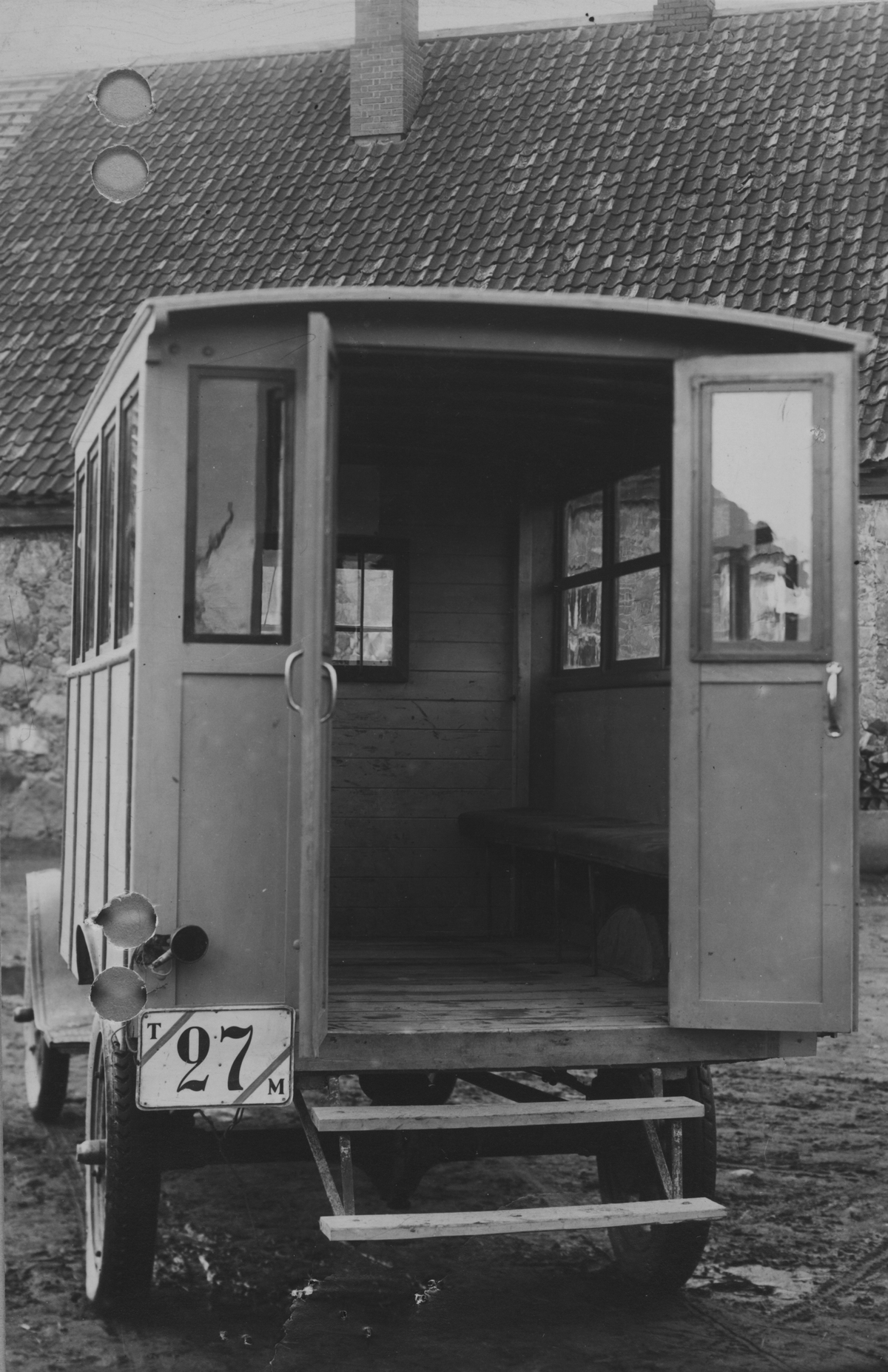(EST_23-28,24)(EW)(psv-bus)_T_27_M_(b-w)_bus-Teedeministeerium,RRV