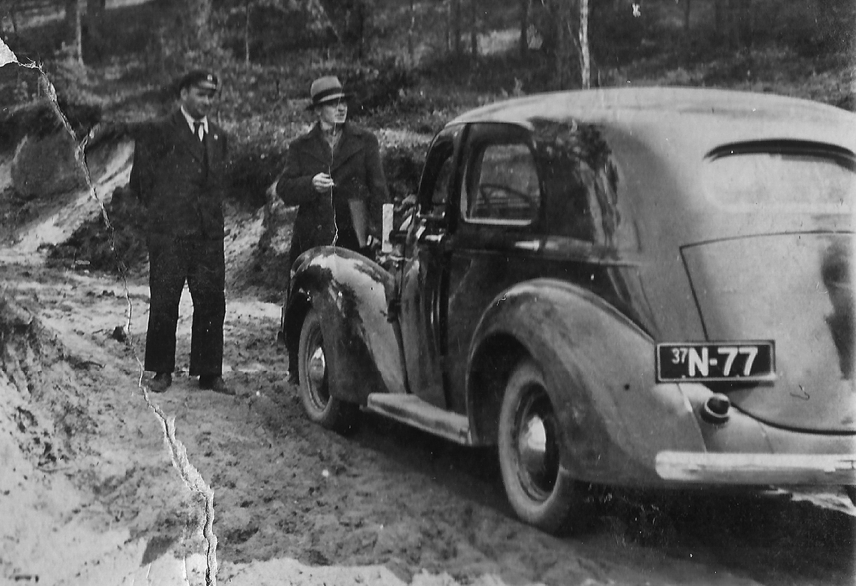 (EST_33-40,37)(EW)-Petseri_37_N-77_(l-d)_Willys-RV