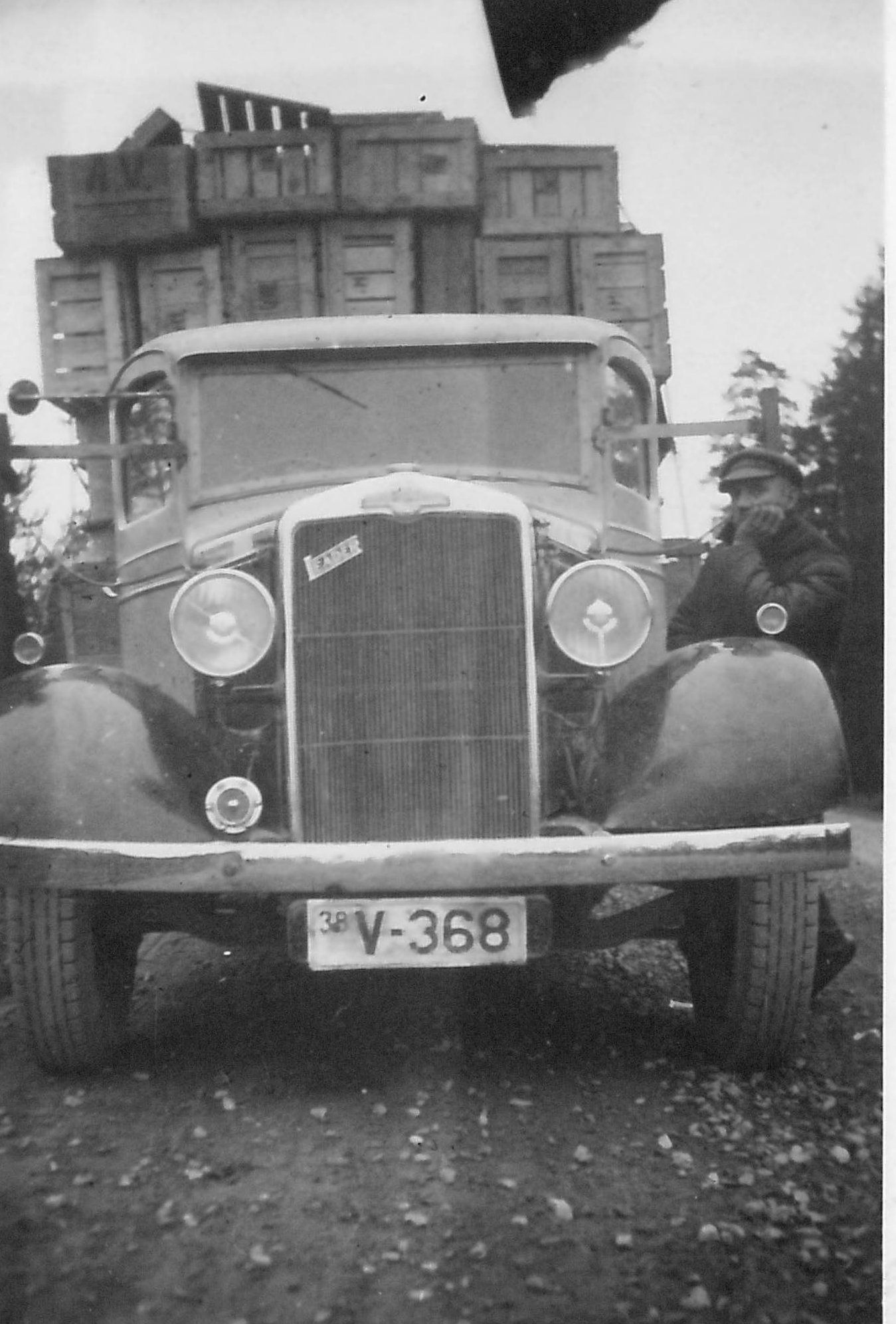 (EST_33-40,38)(EW)-Vijlandi_38_V-368_(b-w)_Morris_lorry