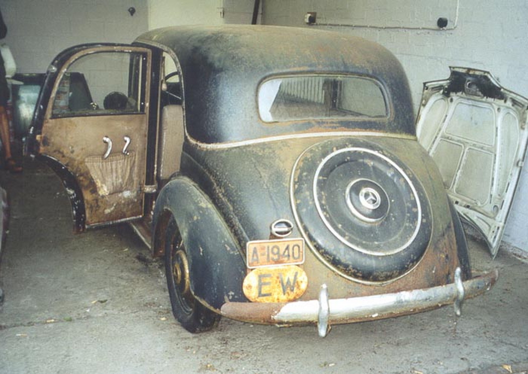 (EST_33-40,40)(EW)-Tallinn_A-1940_(b-w)_(EW_oval)_M-B170-eag-unicweb-ee-abg