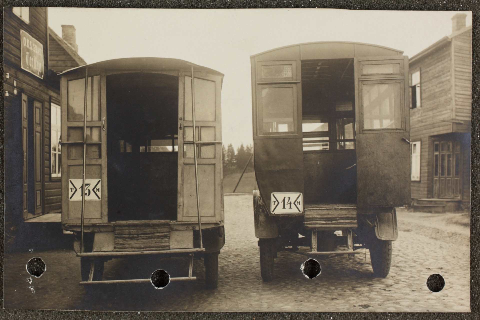 era1354_1_1185_00002_1926_t13+13M_(b-w)_buses-RV