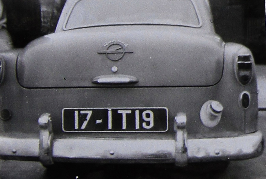 (F-ndes_54-65)-Charente_Maritime,La_Rochelle_17_IT_19_Opel_Rekord-vbF113KS