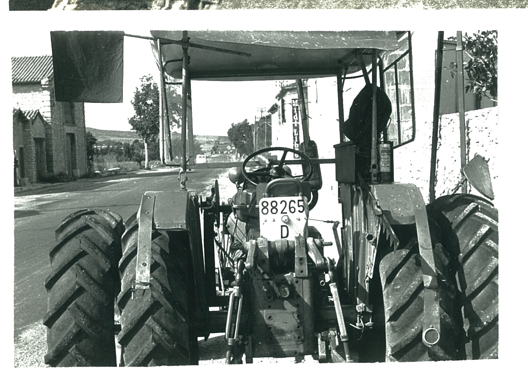 (F)(gv_48-59,56)_88269_D_(b-w)_tractor-vbKS