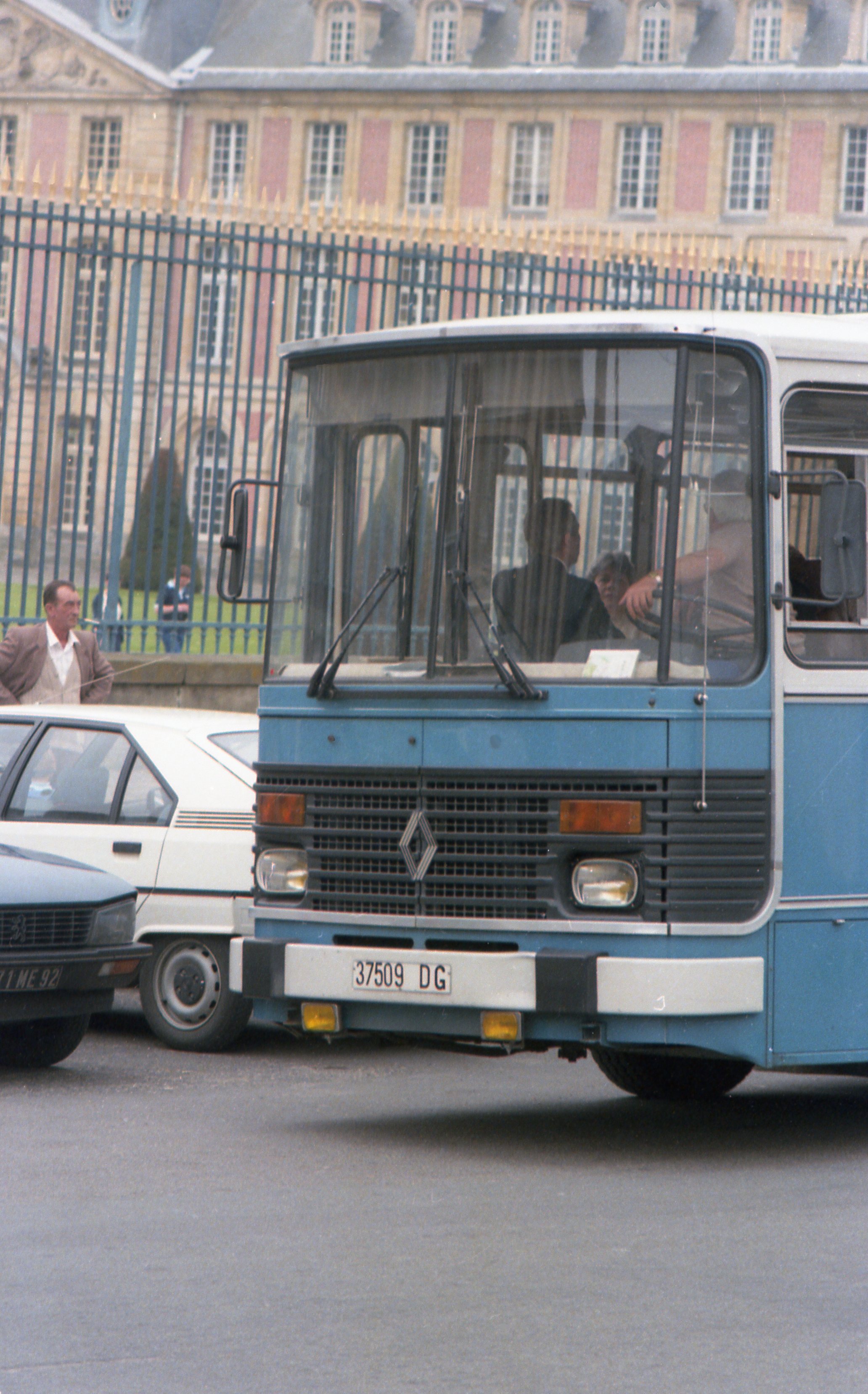 (F)(gv_59-92,83)_37509_DG_f_(b-w)_Saviem_bus-BL