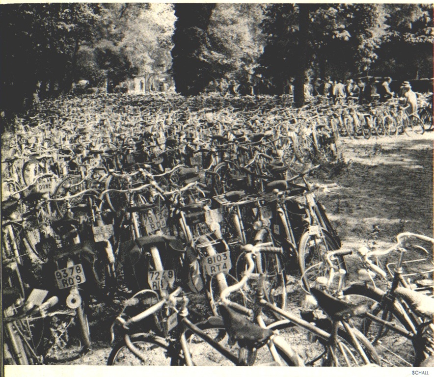 F_1940s_bikes_Schall