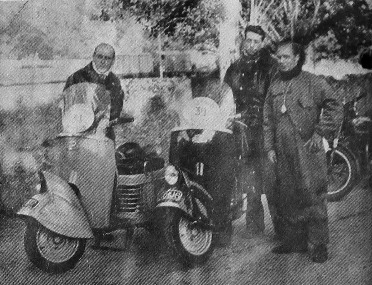 (F_47-49_si)-Seine49_illegible_VJ_6_scooter-vbF168KS