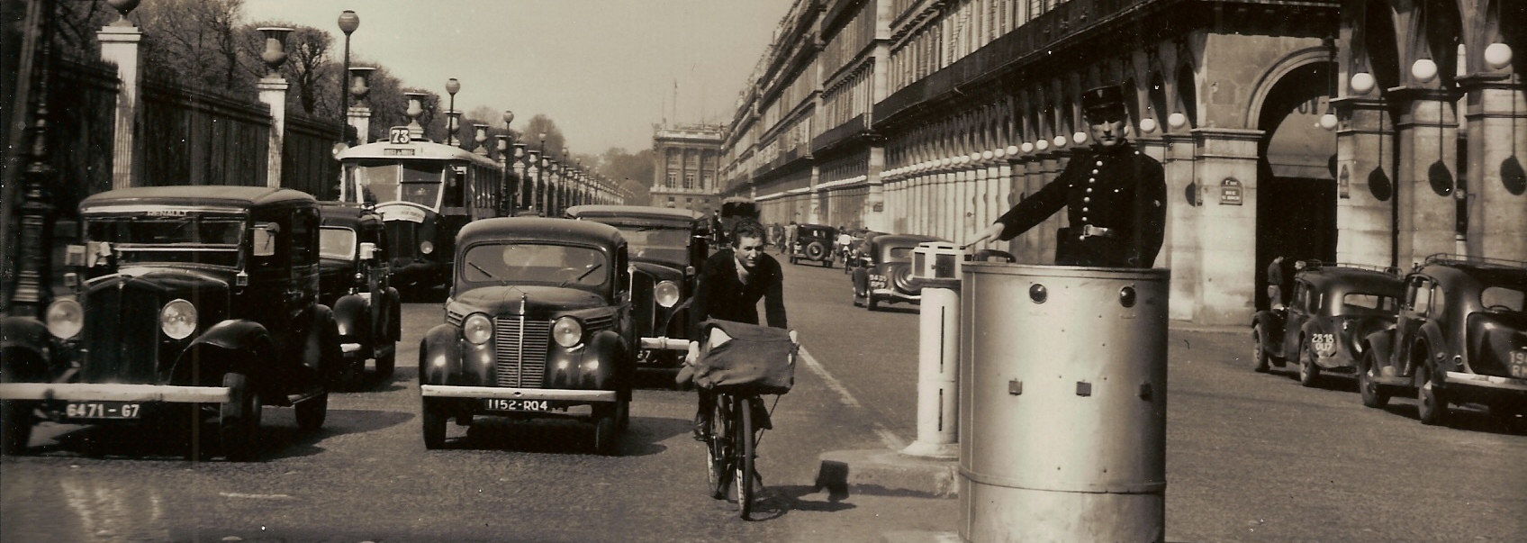 F_75Seine_RQ4_1948_G7-Taxi_Rue-Rivoli_www