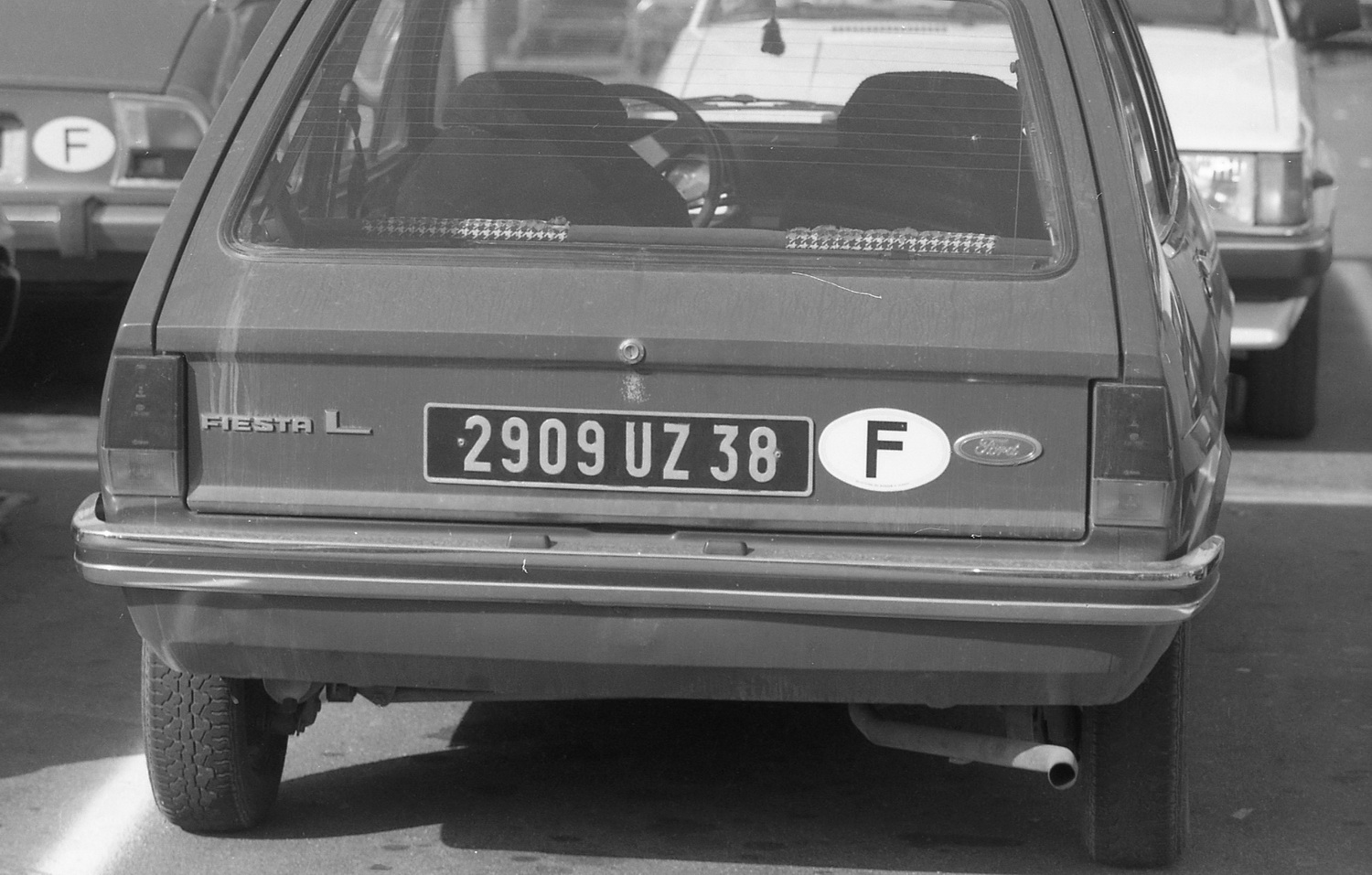 (F_50-09)-38,Seine_et_Oise79_2909_UZ_38_FordFiesta-BL