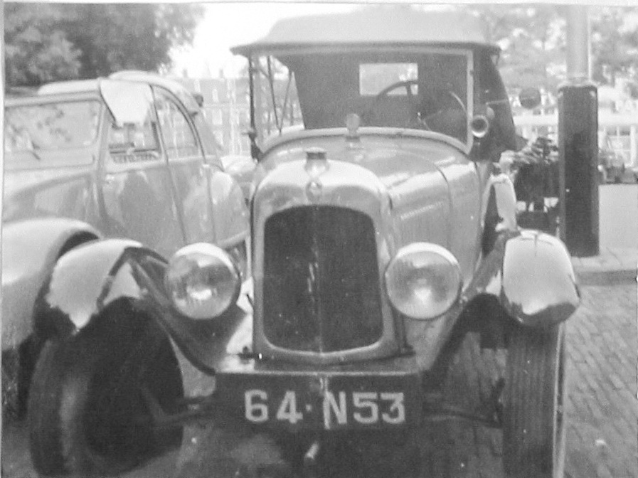 (F_50-09)-53,Mayenne50_63_N_53_oldcar-vbF141KS