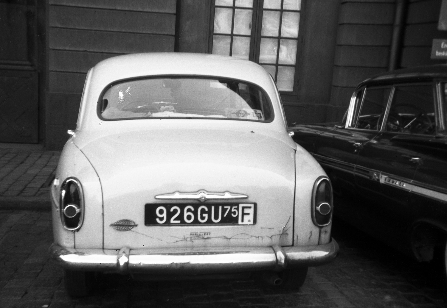 (F_50-09)-75,Paris58_926_GU_75_Simca_Aronde-BL