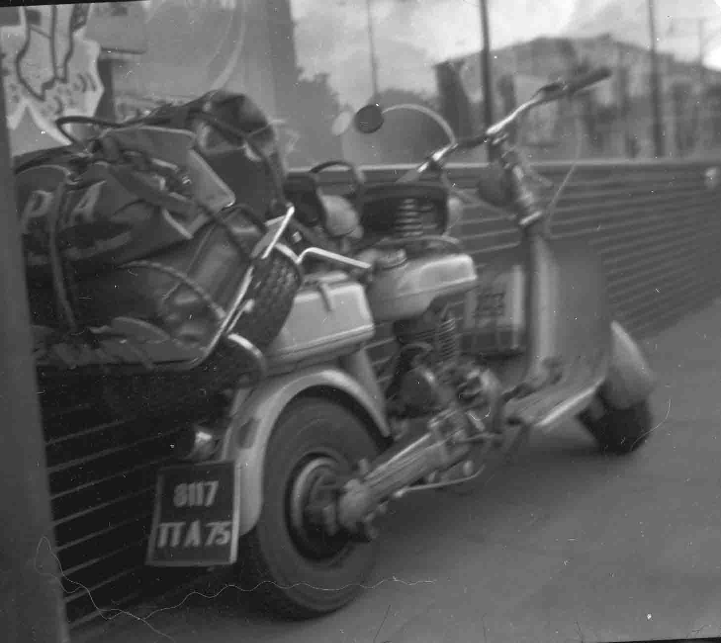 (F-timp_55-84)-Paris_8117_TTA_75_scooter_negsjfvbKS
