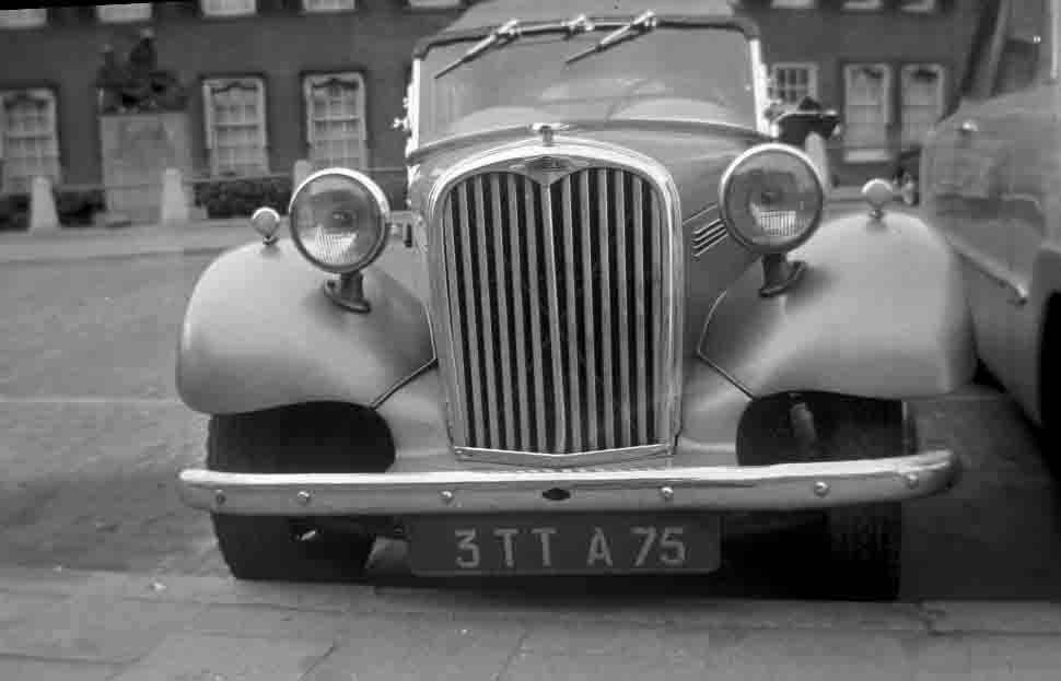 (F-timp_55-84,50s)-Paris_3_TTA_75_(w-r)_SingerRoadster-negsjfvbKS