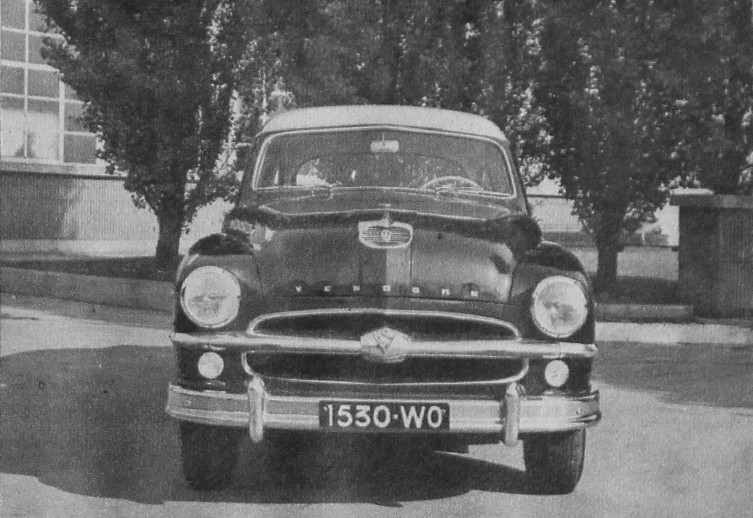 (F-dlr_41-55)-0,Paris_W_0_1530_Ford_Vedette-jecF071KS
