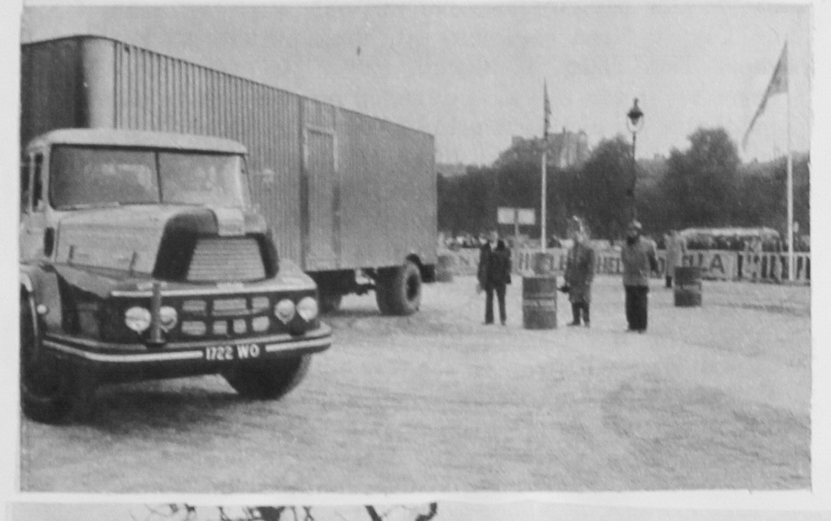 (F-dlr_41-55)-0,Paris_W_0_1722_lorry-vbF163KS