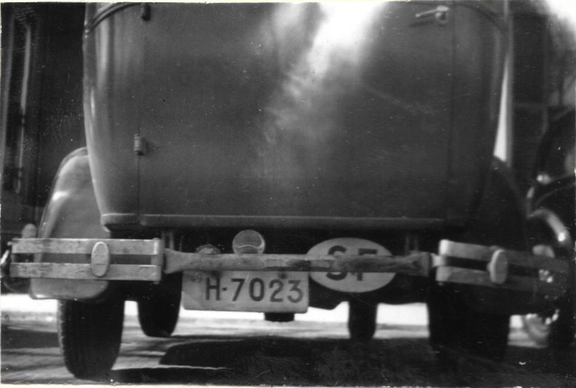 (FIN_29-49,49)-Häme_49_H_7023_(b-w)_old_car-vbKS