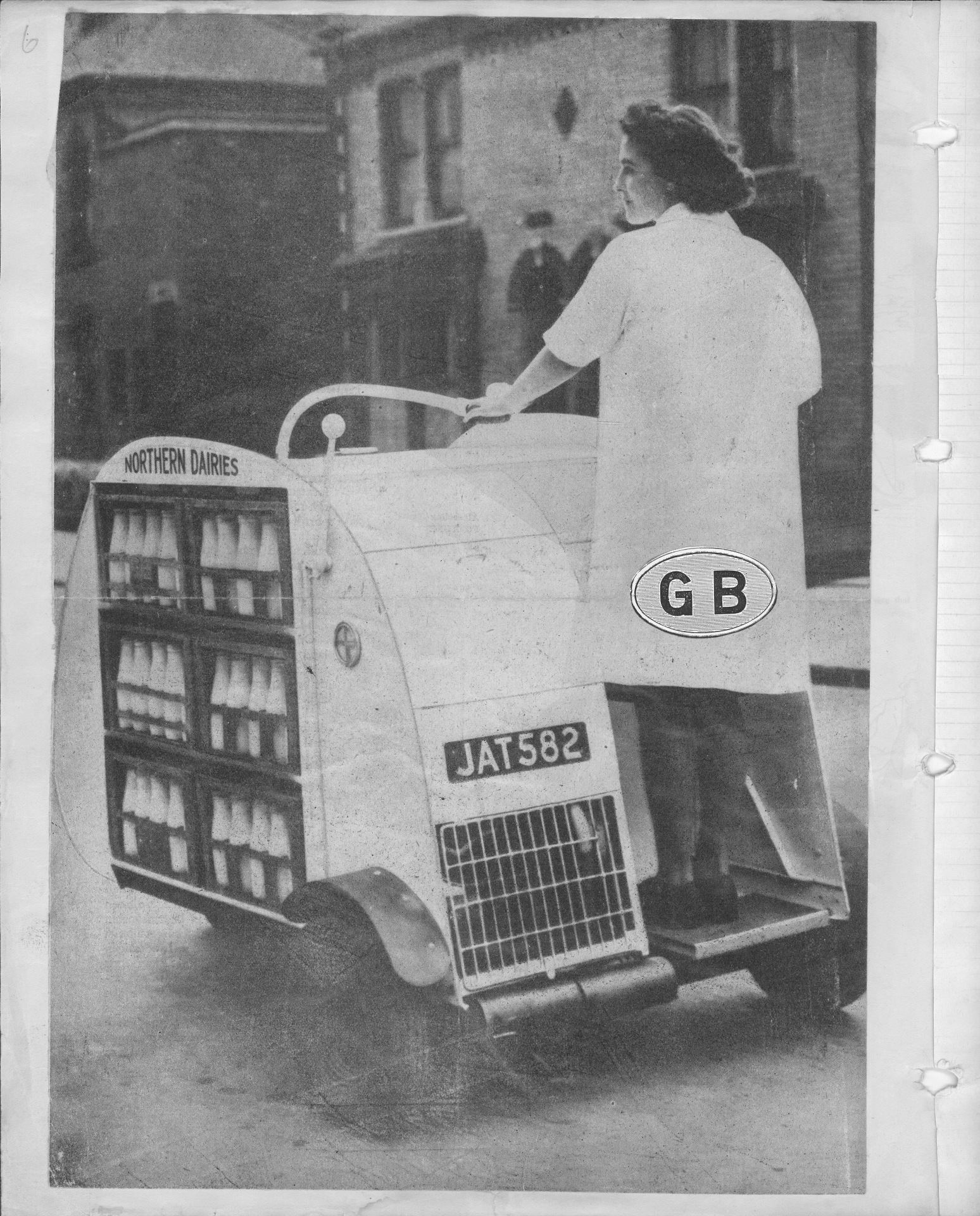 (GB_Kingston_on_Hull_47-47)_JAT_582_milk_float-vbGB008KS