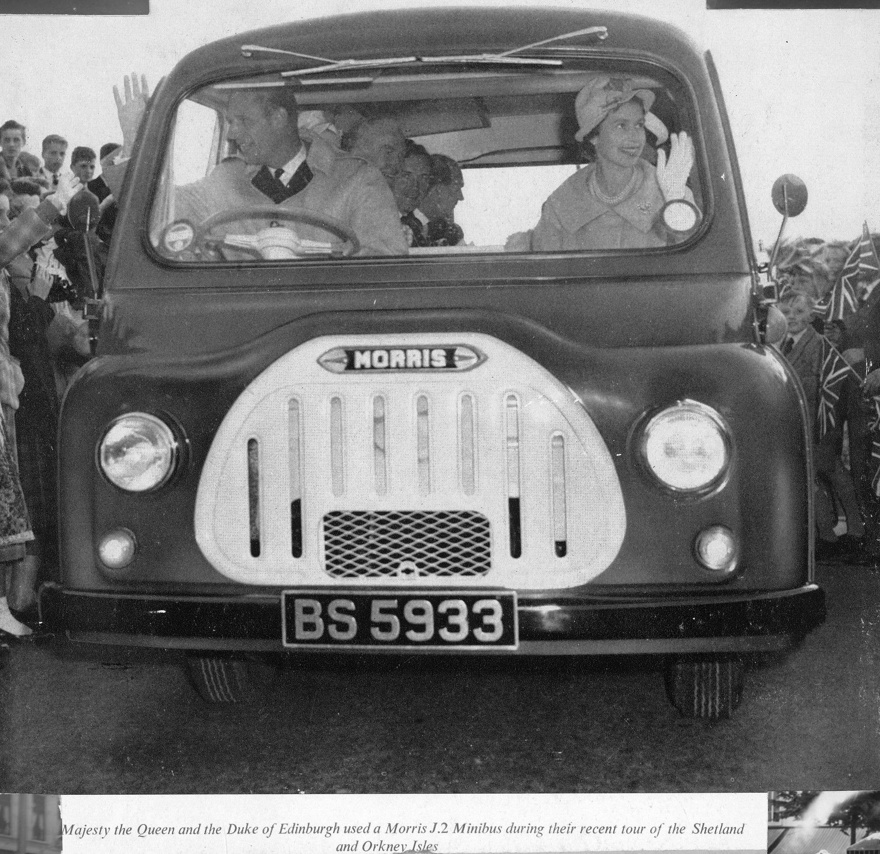 (GB_Orkney_Is-_04-65,60)_BS_5933_Morris_J2_bus-vbGB001KS