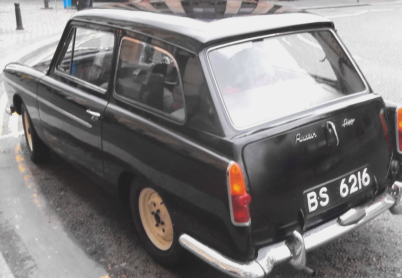 (GB_Orkney_Is-_04-65,60)_BS_6216_r_Austin_A40_Farina-2018QH
