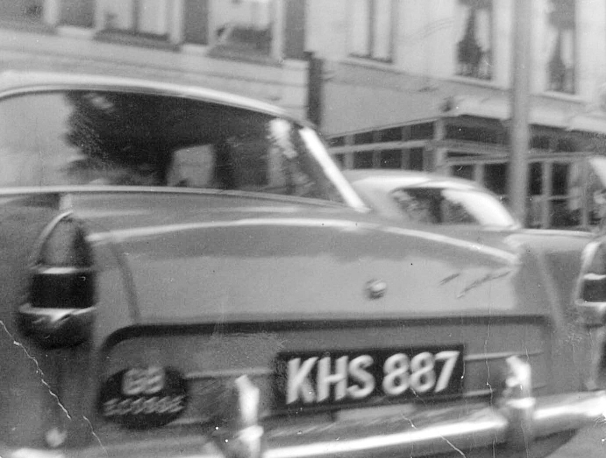 (GB_Renfrews-_56-56)_KHS_887_Ford_Consul2-vbGB001KS
