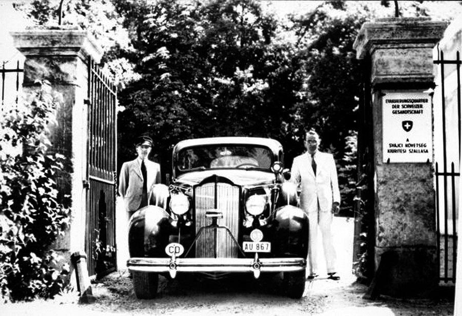 (H-cd_33-45(CH)-Budapest_City_AU_867_(b-w)_(DT+CD_signs)_Carl_Lutz_Packard-webCS
