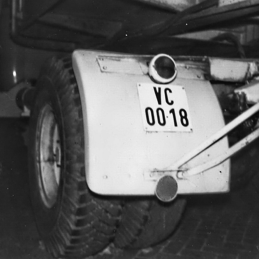 (H-towing_veh-_58-90)_VC_00-18_cr_artic-tractor_(b-w)_vbH17aKS