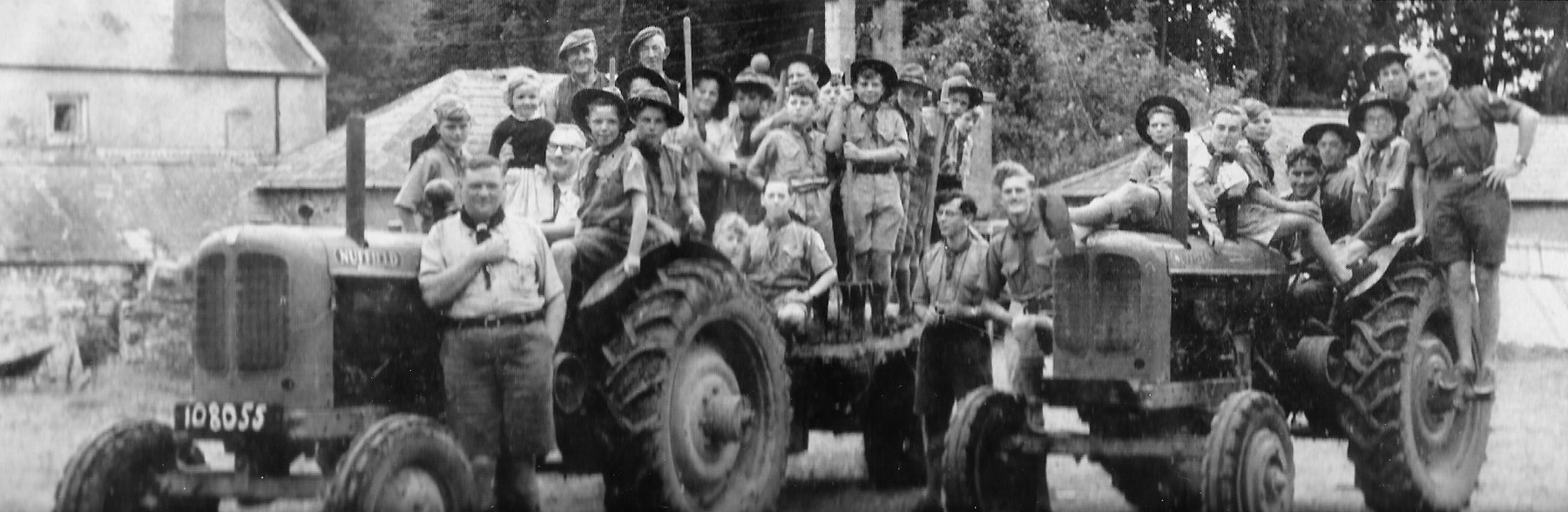 (IRL_Kildare_04-53,49)_IO_7855_Nuffield_tractor-vbirl05aKS