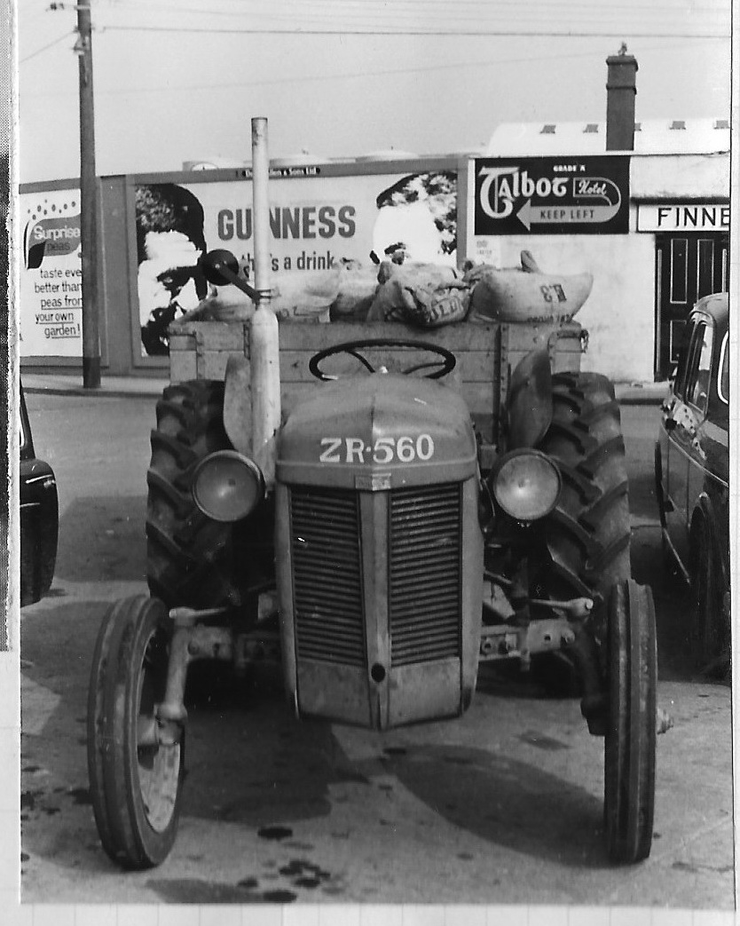(IRL_Wexford_52-61,53)_ZR_560_Ferguson_tractor-vbirl09aKS