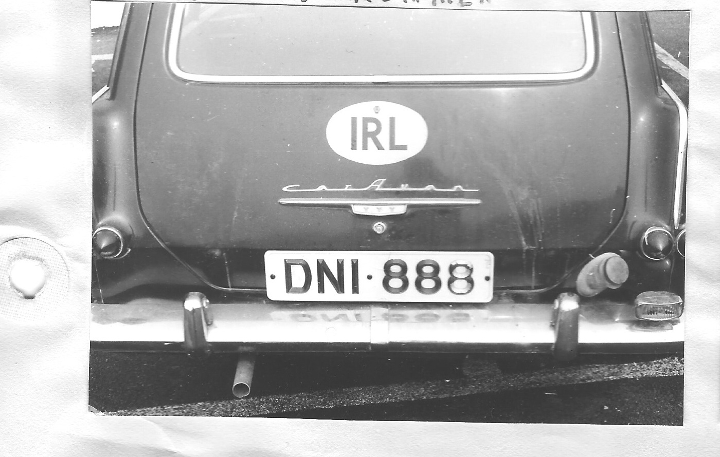 (IRL_Wicklow_61-62,62)_DNI_888_(b-w)_Opel_Rekord-vbiRL25KS