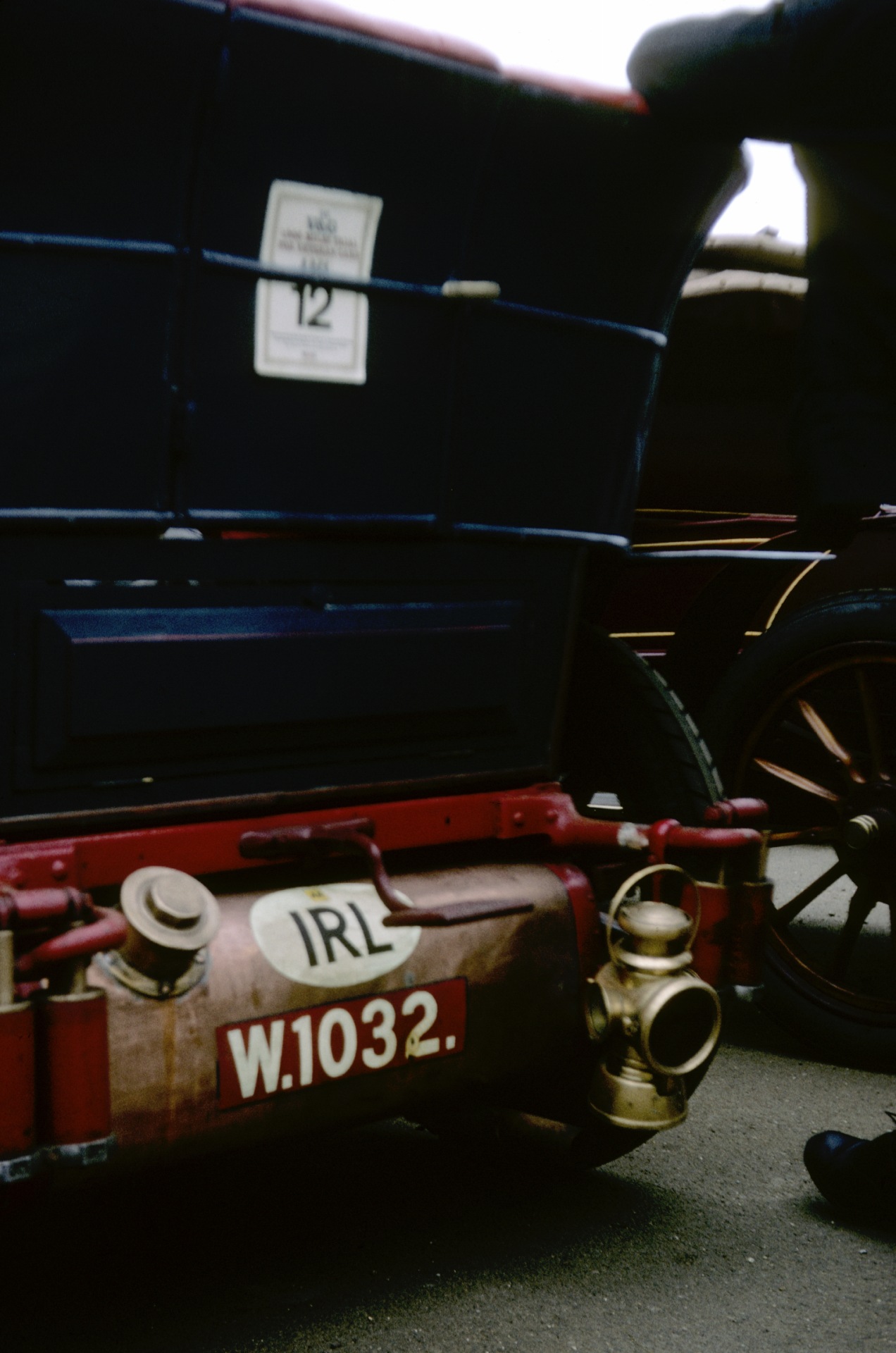q(GB-q(dlr)_W-1023-(IRL_oval)(w-r)_vintage_car2-TG
