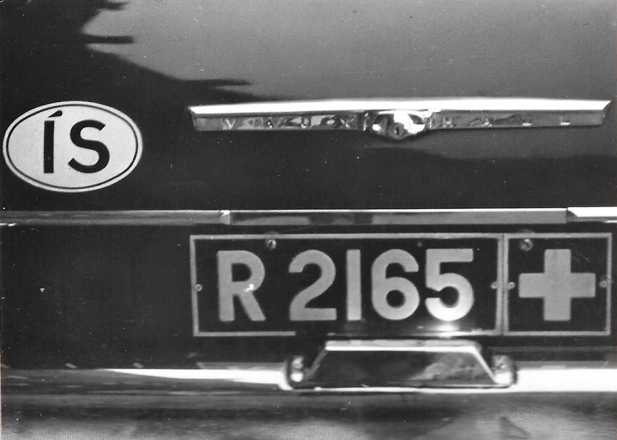(IS_37-88)-Reykjavik_R_2165-Cross_(w-b)_doctor_Vauxhall_Velox-vbIS06KS