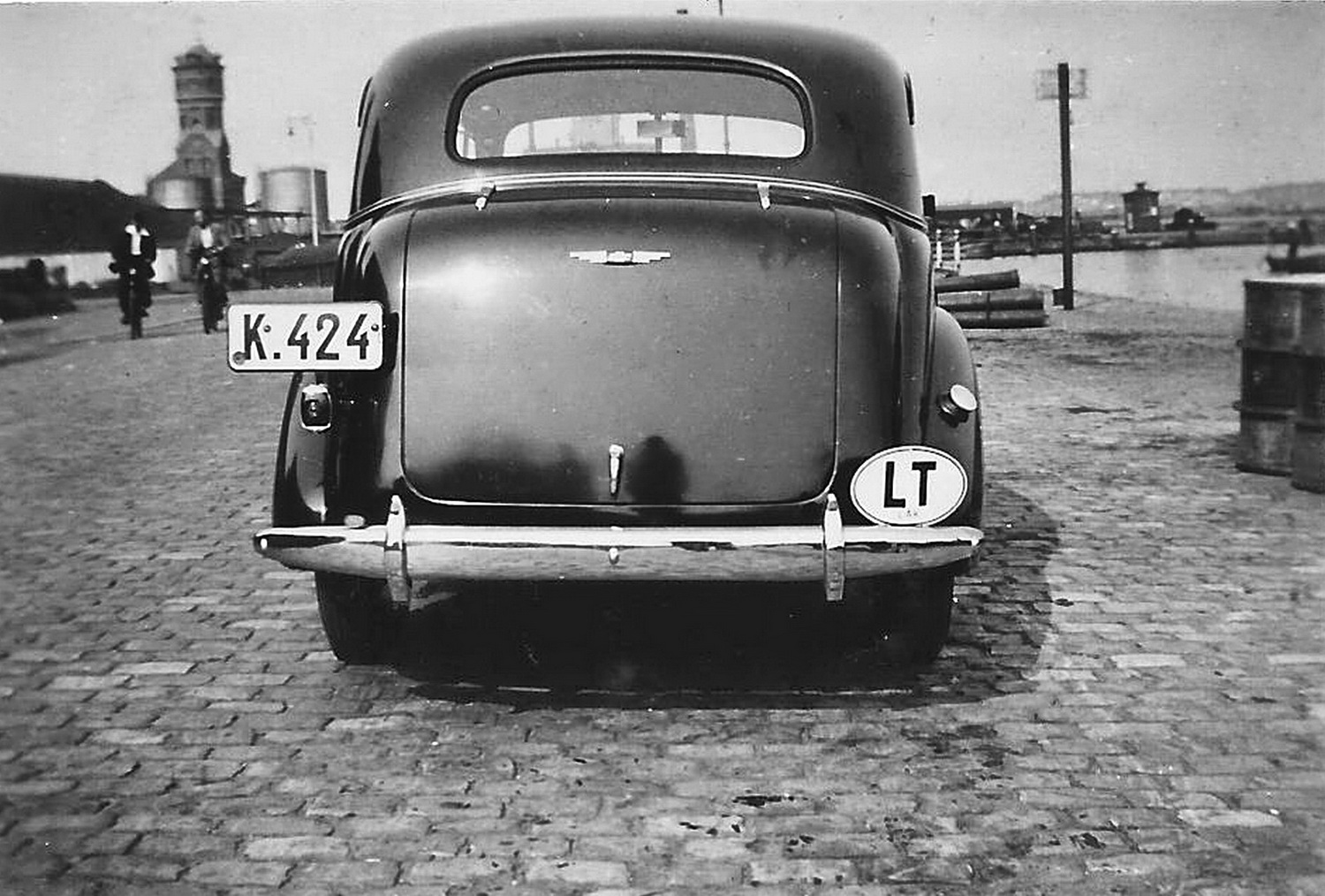 (LT_32-40,34)-Kaunas_Town_K-424_r_(b-w)_Chev-vbKS