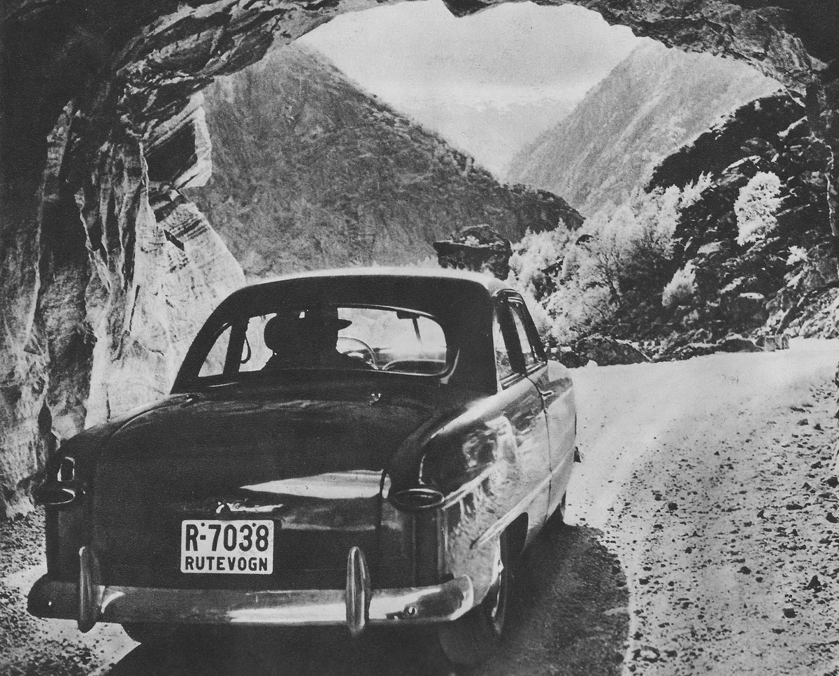 (N-psv-bus-pub_13-68c,51c)-Hordaland_T-7038__RUTEVOGN_Ford_Sedan-vbN28aKS