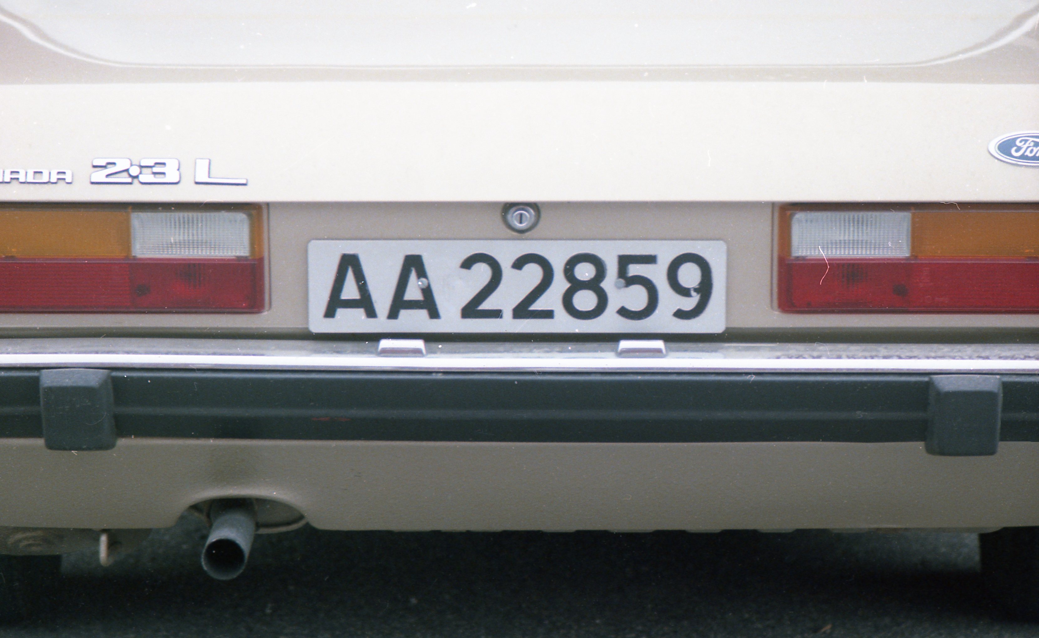 (N_Halden_71-02)_AA_22859_(b-s)_Ford_Granada-BL