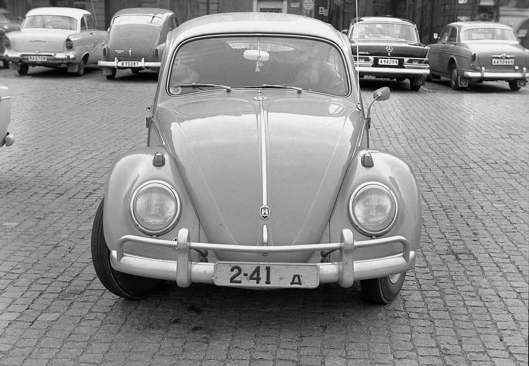 (Rus-SU-cd_59-67)_2-41_D_f2_(b-w)_Beetle-Sweden,BL