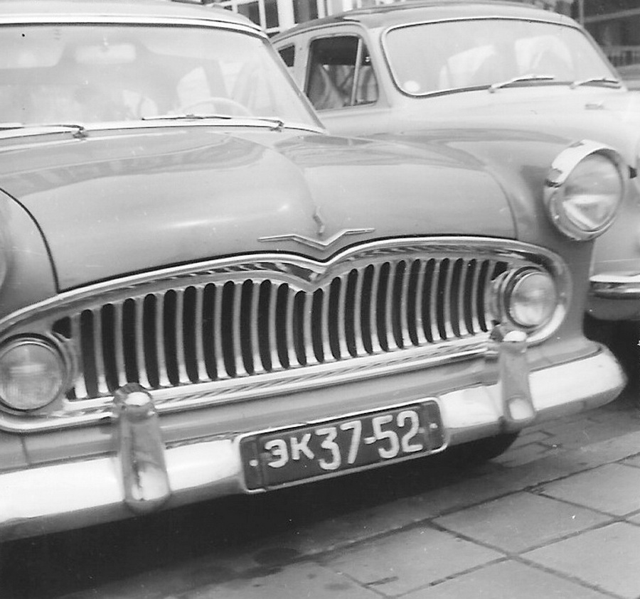 (Rus-SU_46-59)-Moscow_EK_37-52_Simca_Vedette_f_(w-b)_vb1130scanKS