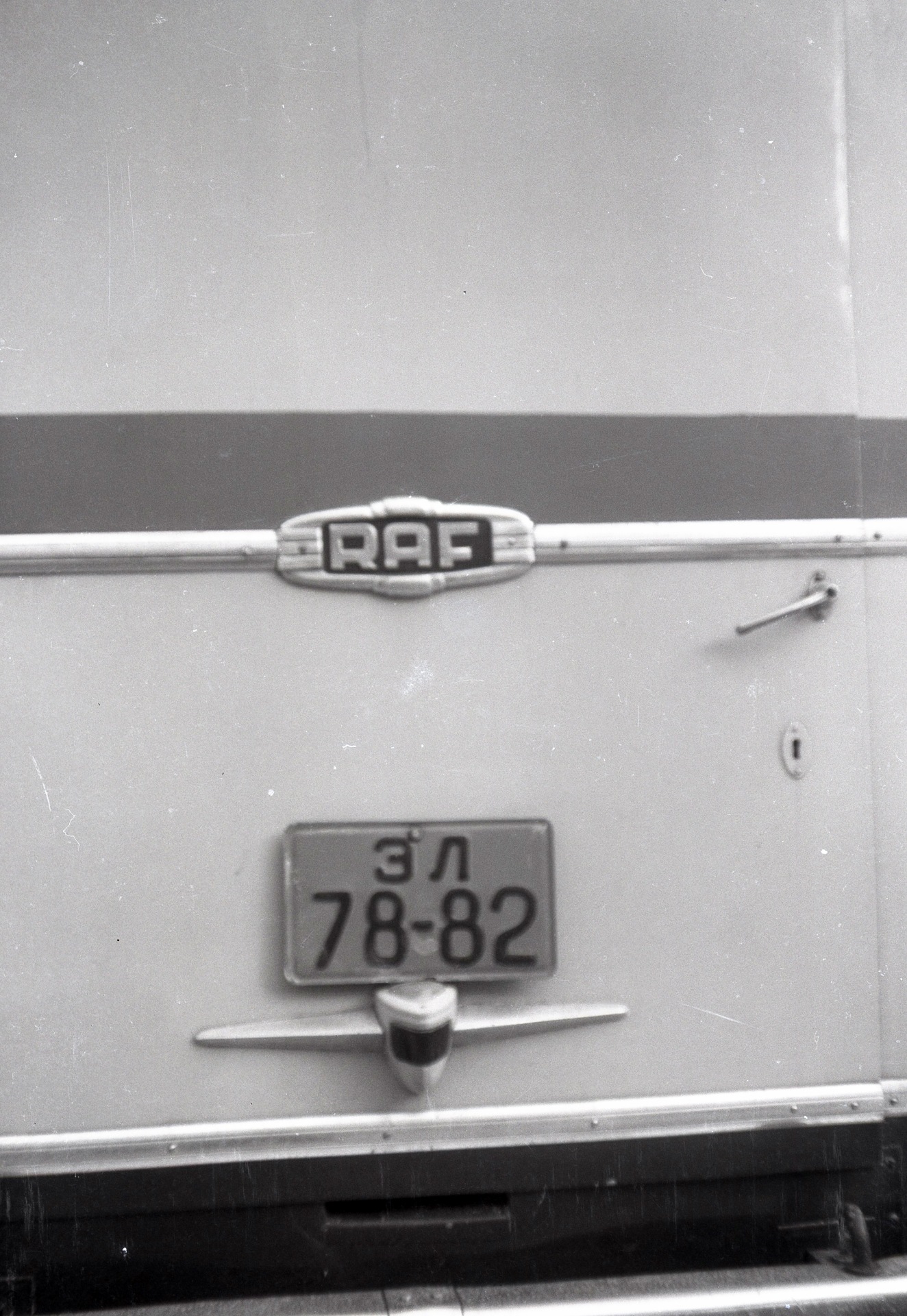 (Rus-SU_46-59)-Moscow_EL_78-82_r_(b-y)_RAF_bus-Bruxelles-1958BL