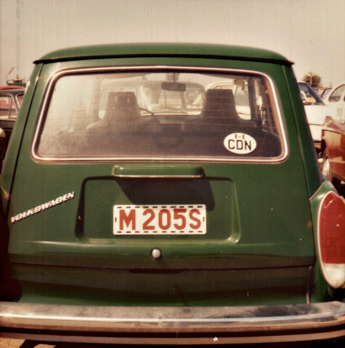 (S-Nordic_transit_06-72)-Malmo_M_205_S_(r-w)_(CDN_oval)_VWVariant-vbSF