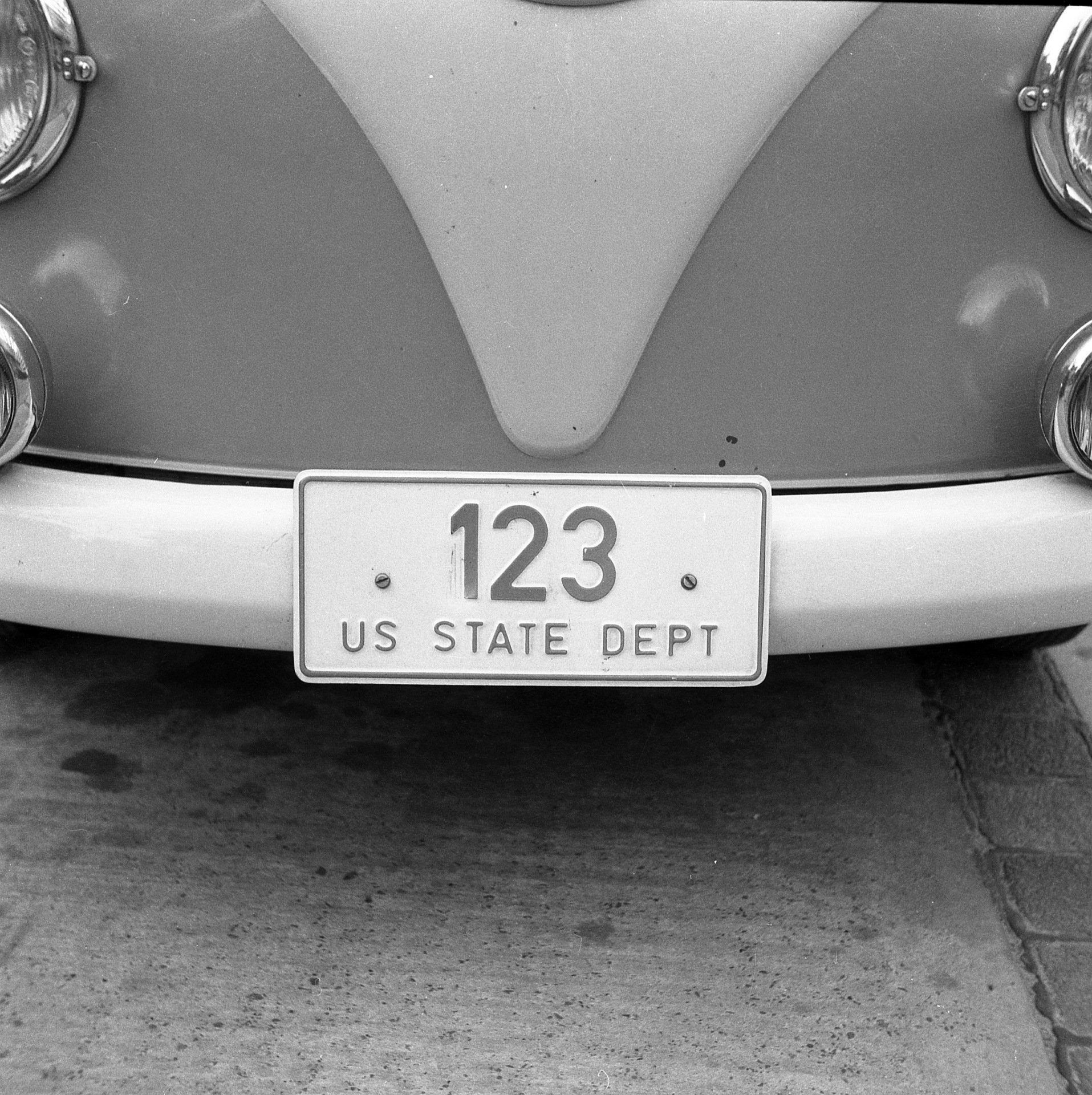 (D)(USfD)(US_State_Dept)_123_cf_(bl-w)_VWKombi-BL